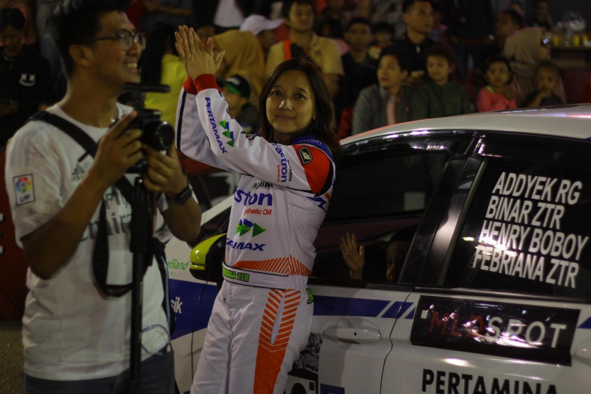 Salah satu peslalom wanita dari Fastron Slalom Team